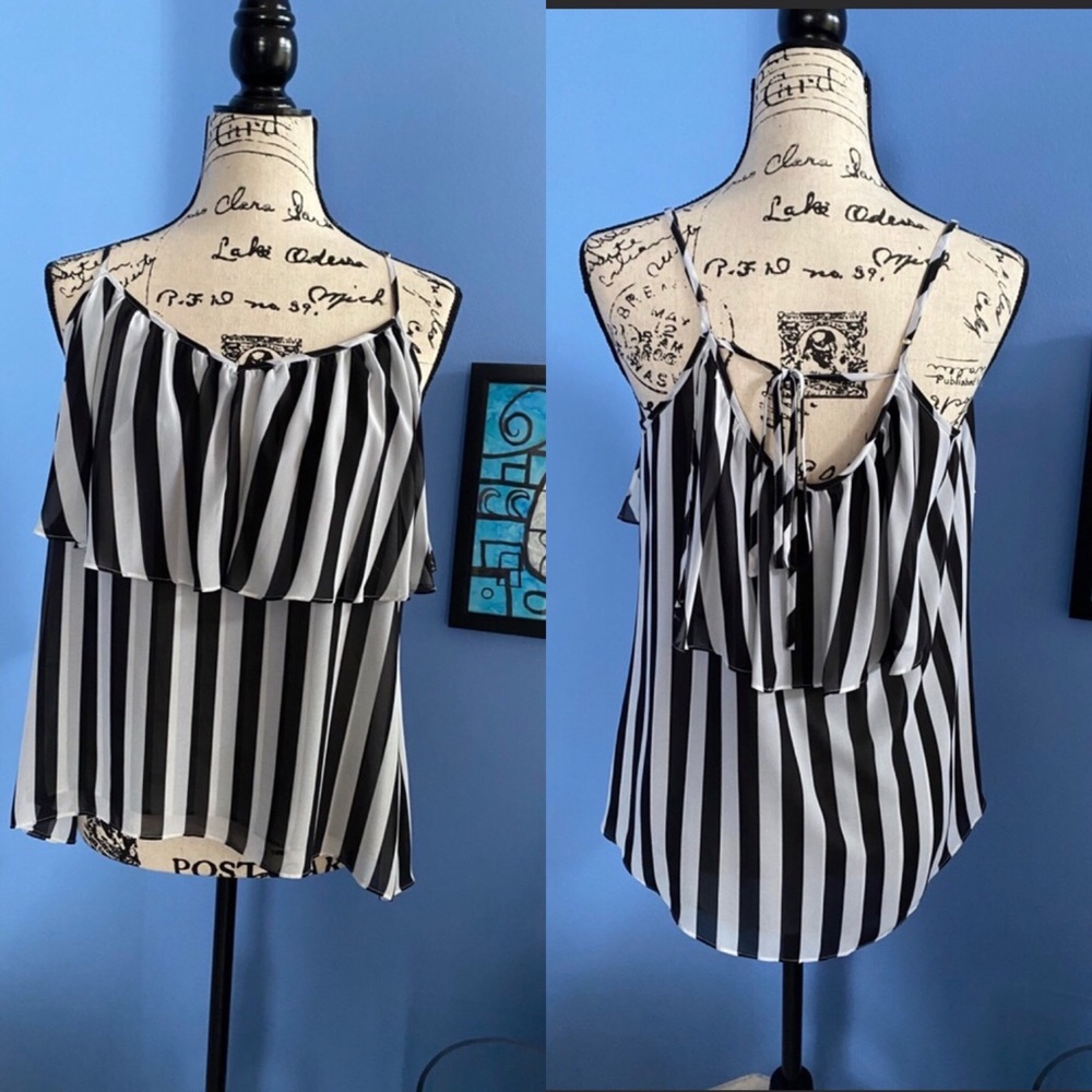 Gianni Bini black & white tiered top M EUC